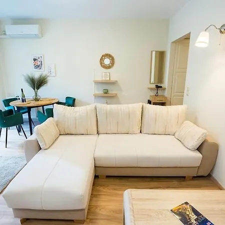 Apartment Familyoasis In Vibrant Ujlipot *