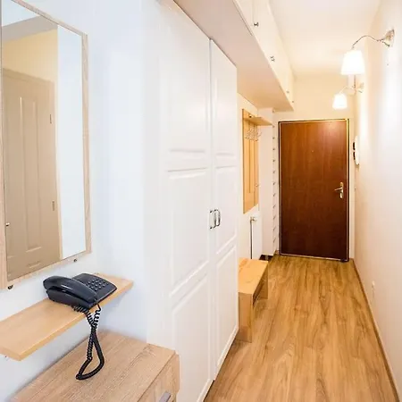 Familyoasis In Vibrant Ujlipot Apartment