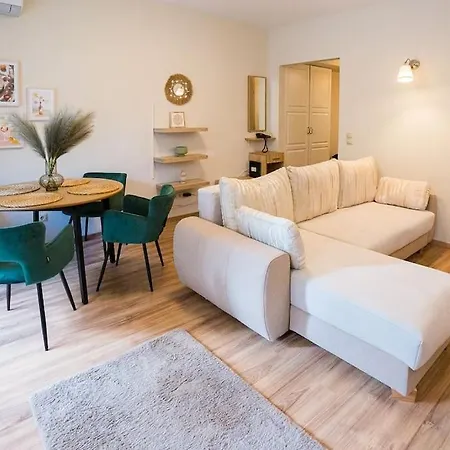 Familyoasis In Vibrant Ujlipot Apartment Budapest