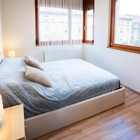 Familyoasis In Vibrant Ujlipot Apartment