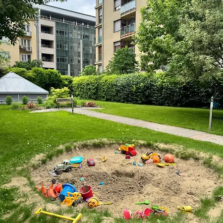 Familyoasis In Vibrant Ujlipot Apartmán *