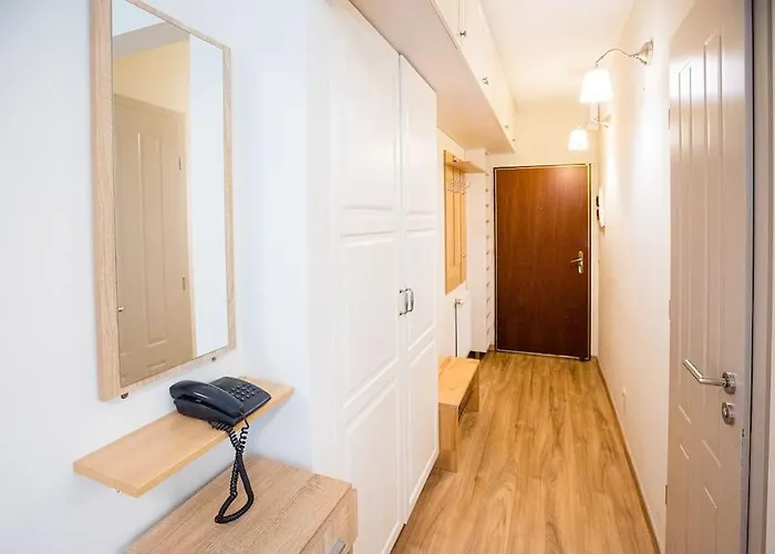 Familyoasis In Vibrant Ujlipot Apartment