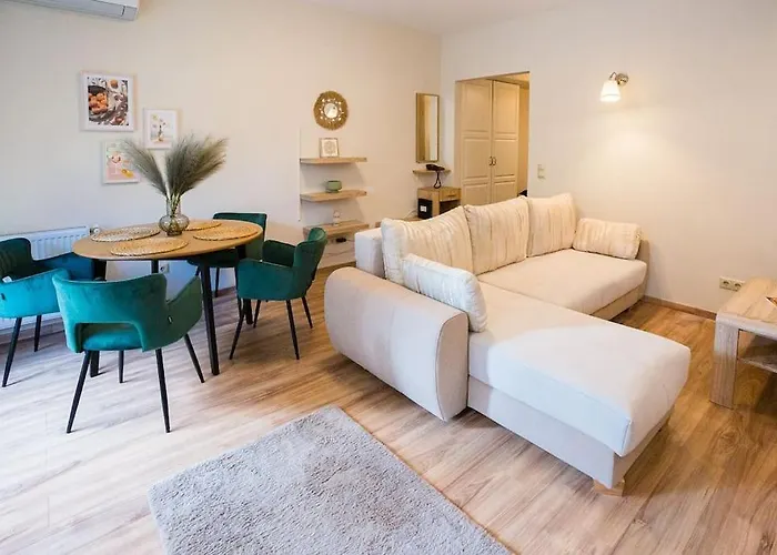 Familyoasis In Vibrant Ujlipot Apartment Budapest