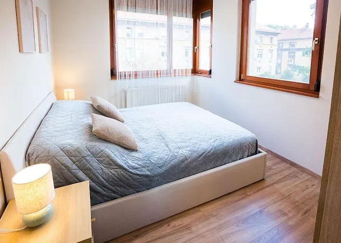 Familyoasis In Vibrant Ujlipot Apartment